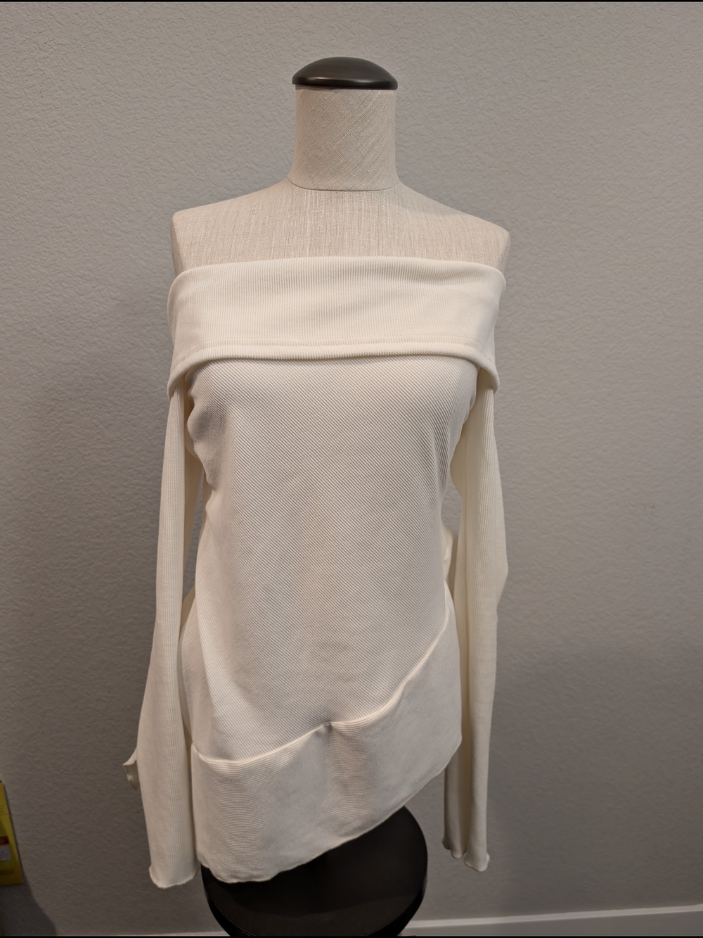 Off-Shoulder Cream Women's Sz M Asymmetrical Casual Light Sweater